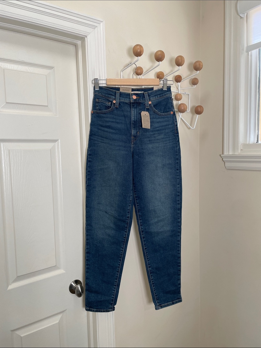 Levi's High-Waisted Mom Jeans Tapered - Dark Blue - 26x29